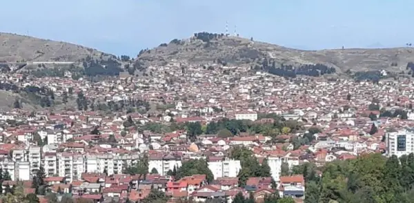 БИТОЛЧАНЕЦ ЈА НАТЕПАЛ СОПРУГАТА СО ПРАВОСМУКАЛКА И ЏОГЕР, ДОБИ ПРИТВОР