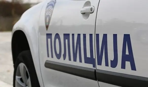 Автомобил се преврте на штипската улица „Панче Караѓозов“, по што заврши во двор на една од куќите