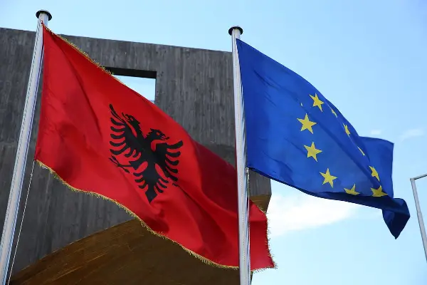 Албанија влегува во последната фаза од преговорите со ЕУ