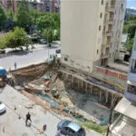 Свлечиште на градежен објект кај Католичка црква во Центар: Оштетени улица, тротоар и инфраструктура