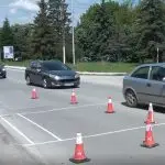 Бележењето на хоризонталните ознаки на коловозите се врши согласно временските услови, велат од Паркинзи