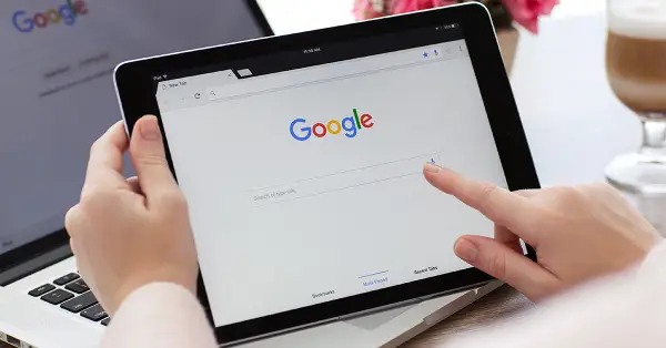 Вештачката интелигенција на „Гугл“ не знае која година следува