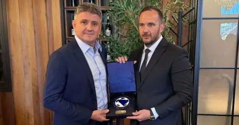 Првиот човек на ФФМ им посака среќа на Босанците на СП