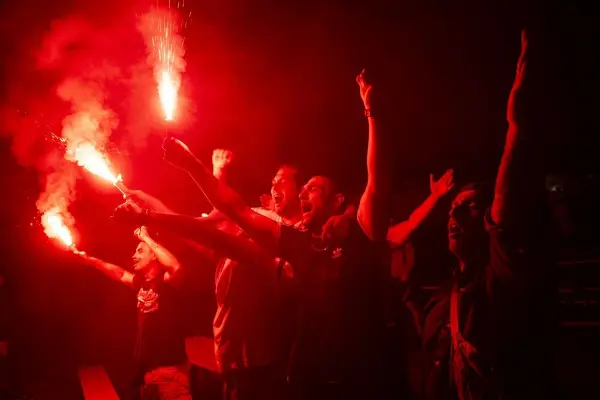 (Видео) Хаос во Париз, 416 уапсени