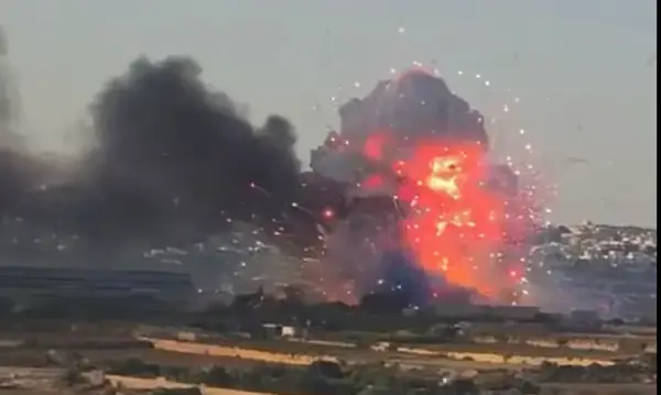 (Видео) Мајка и бебе починаа во експлозија во фабрика за огномет на Малта
