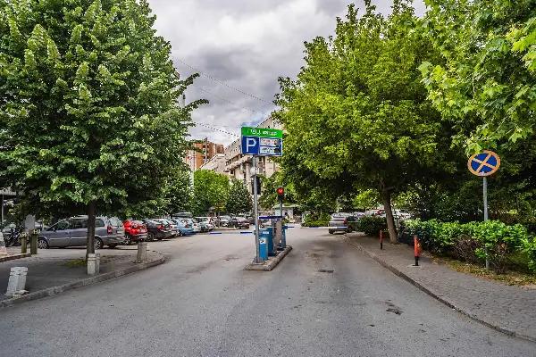 ПОЦ има 6.100 паркинг места, а издадени се над 16.000 повластени паркинг карти – жителите гаражите да ги користат за автомобили, а не за бизнис