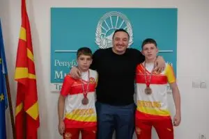 Медалистите од ЕП Ананиев и Азизи имаа прием во Министерството за спорт