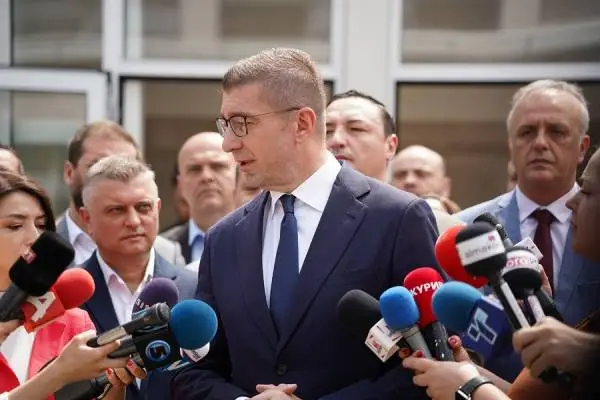 Мицкоски за скандалот со млечните производи: Најважно е дека не постои ризик за здравјето на граѓаните