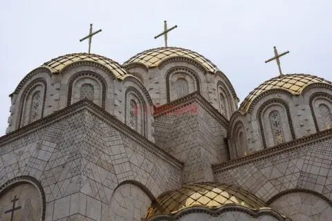 Денеска се празнуваат светиот цар Константин и светата царица Елена