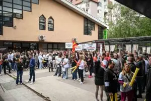 „Сакам да работам“ до власта: Зошто игнорирате над 10.000 вработени во игрите на среќа?
