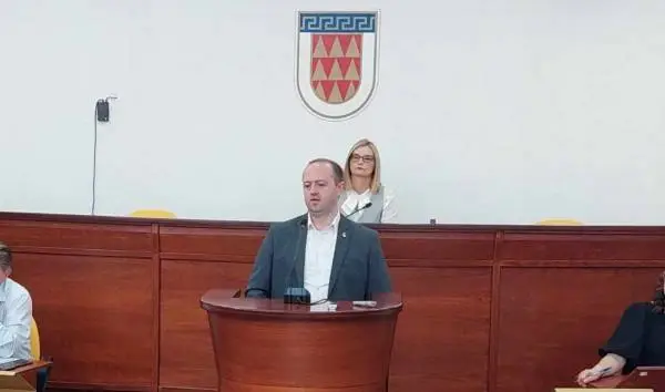 Екс советникот Борче Корлевски за 4 години 700 дена не бил на работа - Цел мандат се „покривал“ со потврди од претседателката на Советот