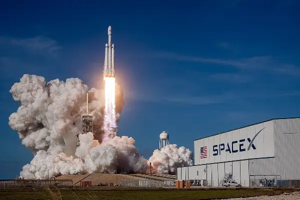 SPACEX СЕ ПОДГОТВУВА ДА СТАНЕ НАЈВРЕДНА ТРГУВАНА КОМПАНИЈА НА СВЕТОТ, експертите предупредуваат дека е значително преценета, и тоа за фантастични трилион долари