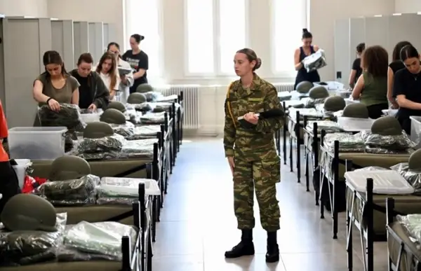 ВОЕН РОК ВО ГРЦИЈА: 72 девојки официјално започнаа доброволнa воена обука од 12 месеци, пријавени се 140 кандидатки