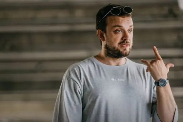 „Документарецот не е за Марко, туку за надминување на говорните маани преку музиката“