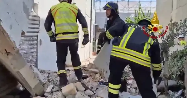 Три лица загинаа во експлозија на гас во зграда во Италија