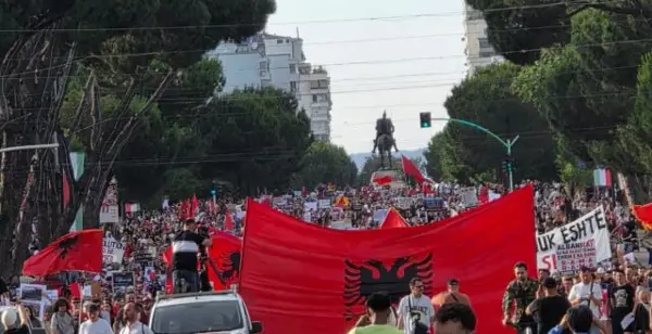 Нови протести во Албанија против проектот за недвижности на зетот на Трамп