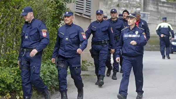 Пукање во Сараево: Три лица ранети во Спомен-паркот Враца, две во тешка состојба