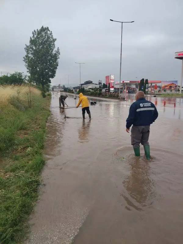 Поројните врнежи во Битола предизвикаа проблеми во делови од градот