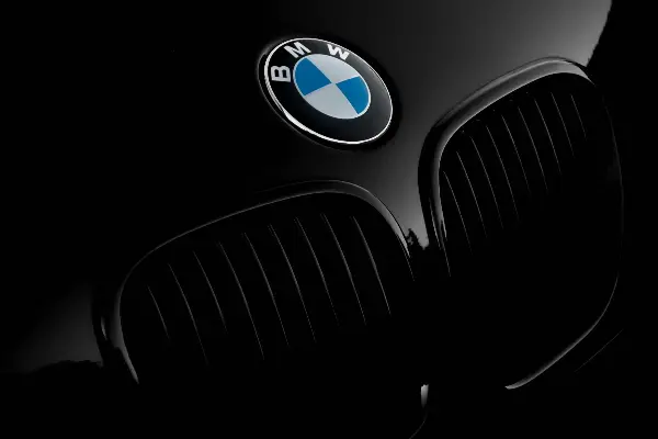 BMW повлекува илјадници електрични возила поради ризик од струен удар