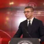 Владата смета дека Клиничката болница во Скопје треба да се гради на платото пред базенот „Борис Трајковски“, но земјиштето е приватно