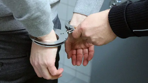 Скопјанец се заканувал дека сите ќе ги убие, дека ќе го задави сопственото дете, извадил и нож