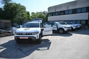 (Фото) МВР со поддршка на ЕУ доби нови возила и опрема за зајакнување на борбата против криумчарењето мигранти и трговијата со луѓе