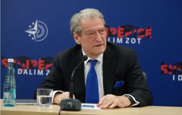 Бериша бара привремена влада поради „длабоката политичка криза“ во Албанија