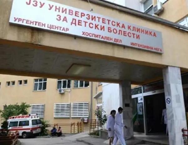 Шест месеци работа без плата и без продолжен договор – вработените од Детска клиника на протест