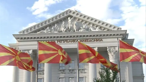 Владата најостро го осудува вандалскиот чин на опожарување на возила со дипломатски статус во близина на Амбасадата на Бугарија