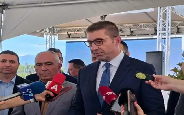 Мицкоски: За разлика од кај нас, опозицијата во Украина и Молдавија не работи против државните интереси