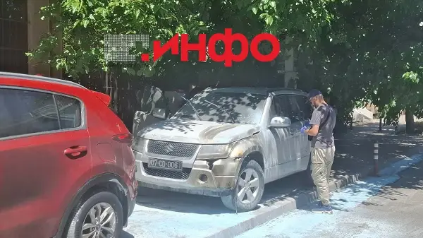 Полицијата трага по млад скопјанец кој потпали две возила на Бугарската амбасада во Скопје
