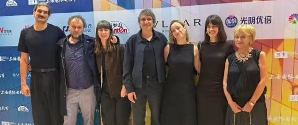 ВО ШАНГАЈ ПОЛНА САЛА И АПЛАУЗИ НА СВЕТСКАТА ПРЕМИЕРА НА „РУИНИ“ НА ЕЛЕНА ЧЕМЕРСКА ЗА РЕСТАВРАЦИЈАТА НА СПОМЕНИКОТ НА СЛОБОДАТА ВО КОЧАНИ