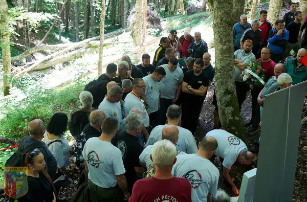 „Цвеќе за Рацин“ во организација на Општина Кичево обедини генерации во чест на македонскиот великан