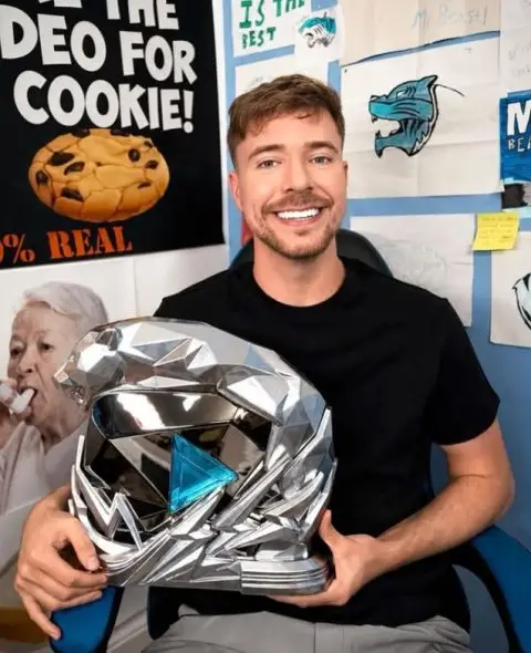 ФОТО: MrBeast достигна историски 500 милиони претплатници на YouTube