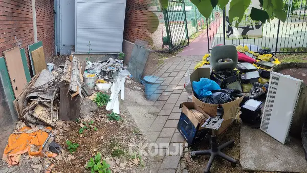 Комунална хигиена-Скопје спроведе акција за чистење во гимназијата „Орце Николов“