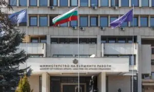 МНР на Бугарија: Палењето возила е резултат на агресивен политички говор и поттикнување омраза, се застрашуваат Бугарите во Македонија