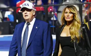 ФОТО | Меланија Трамп во тесен фустан од „Долче и Габана“ на спектаклот за 80. роденден на Доналд Трамп