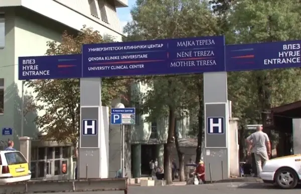 Ѝ го дале бебето да го причува, а кога не се вратиле, го оставила на клупа во Шутка