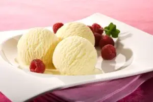 Рецепт за највкусниот домашен сладолед од ванила без јајца