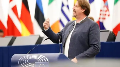 Европскиот парламент треба да гласа за извештајот на Томас Вајц за Македонија