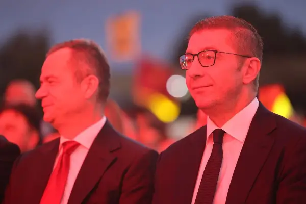 Местото на Македонија е во ЕУ, но без отстапки за идентитетот, ова е нашата црвена линија, порача Мицкоски