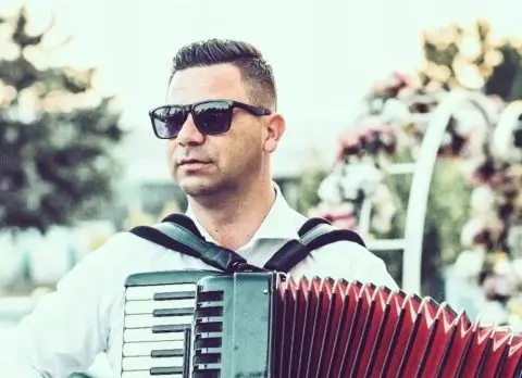 Александар Ицов ја одбележува првата деценија со два музички проекти и голема промоција