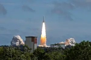 Ракетата „Аријана 6“ е лансирана со помоќни мотори — постави нов европски рекорд во носивост во вселената