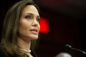 „Борбениот дух ми се врати благодарение на децата“ – Анџелина Џоли проговори за разводот и соочувањето со смртта