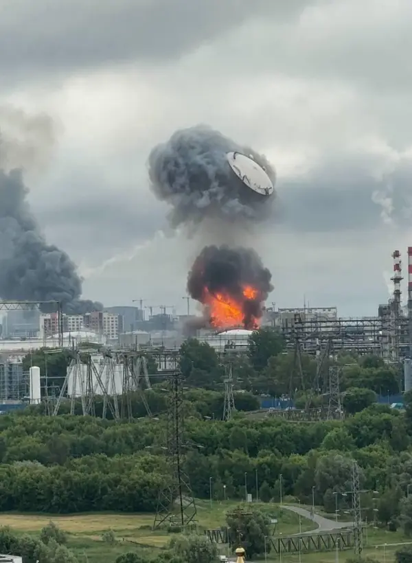 ВИДЕО | Руска ракета промаши украински дрон и погоди рафинерија во Москва