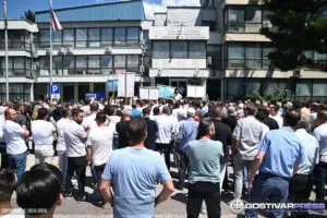 Полицијата официјално за вчерашниот инцидент на протестот пред Општина Гостивар