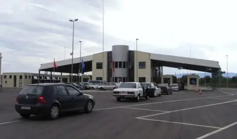 На „Ќафасан“ приведено лице од Албанија кое се однесувало недолично кон полициските службеници