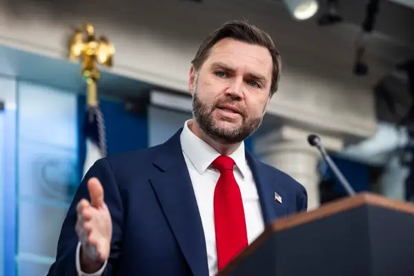 Венс заминува на преговори во Швајцарија, тврди дека нема докази за затворање на Ормутскиот теснец
