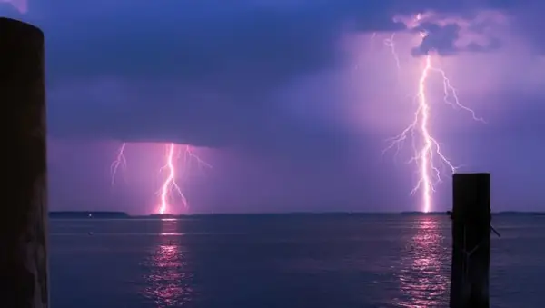 Гром удри во луѓе за време на невреме во Германија: Десет лица повредени, меѓу кои и едно дете