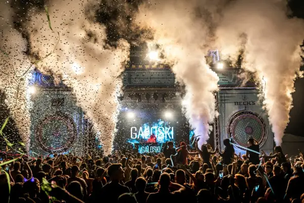 Дејвид Гета го поддржа новото издание на Галоски „To The Beat“